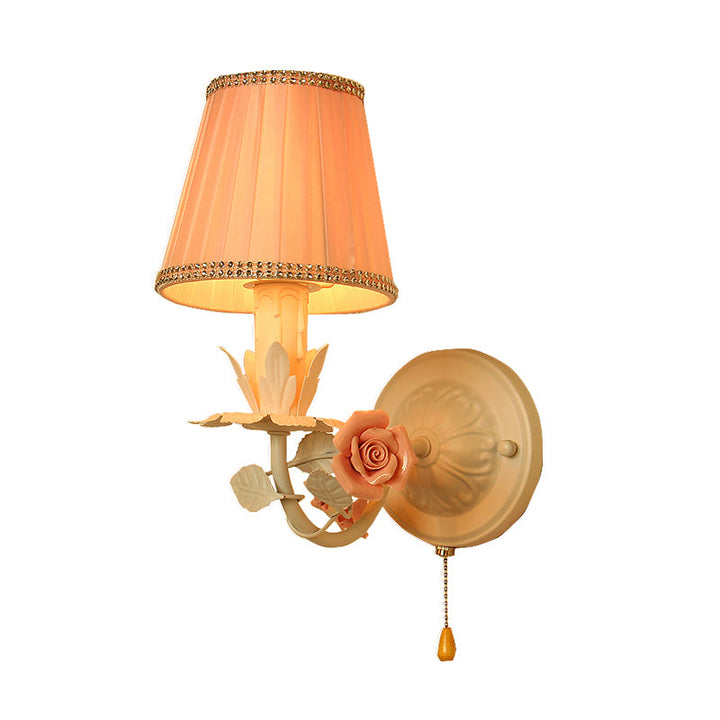 Skørter | 1 Head Metal Wall Light Country House Pink Shade Bedroom Pull Chain Wall Mount Lamp with Flower Decor