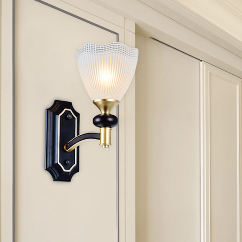 Skørter | Gridded Translucent Glass Cone Wall Lamp Farmhouse 1/2 Light Indoor Wall Mount Lighting in Black and Gold