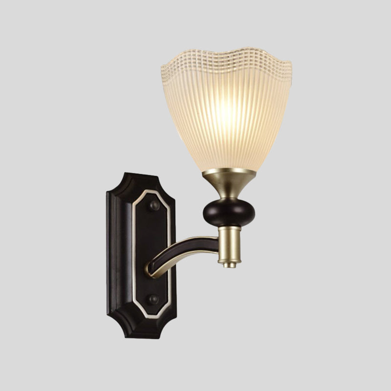 Skørter | Gridded Translucent Glass Cone Wall Lamp Farmhouse 1/2 Light Indoor Wall Mount Lighting in Black and Gold