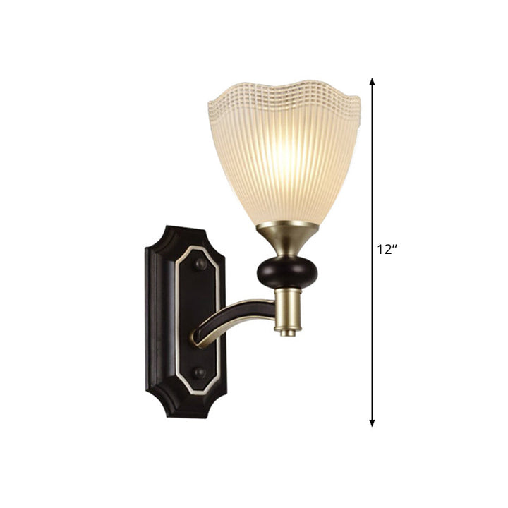 Skørter | Gridded Translucent Glass Cone Wall Lamp Farmhouse 1/2 Light Indoor Wall Mount Lighting in Black and Gold