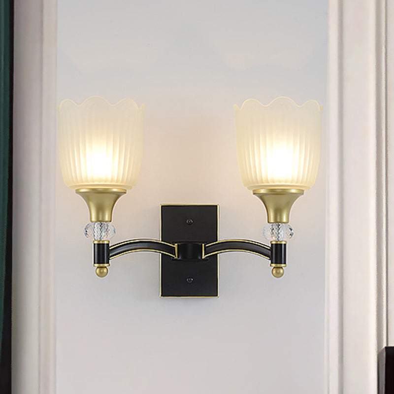 Skørter | Farmhouse Scalloped Floral Wall Lighting 1/2 Cups Opal Glass Wall Mount Lamp in Black and Gold