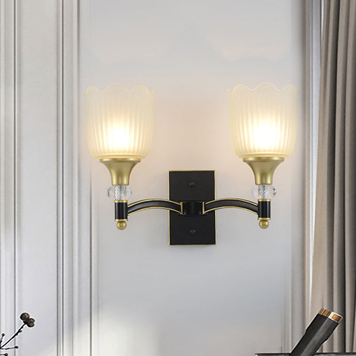 Skørter | Farmhouse Scalloped Floral Wall Lighting 1/2 Cups Opal Glass Wall Mount Lamp in Black and Gold