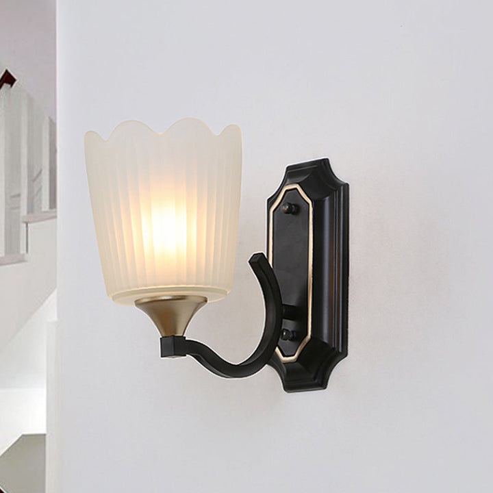 Skørter | 1/2-Light Scalloped Cup Wall Lamp Vintage Black Finish Frosted Glass Wall Mount Lamp