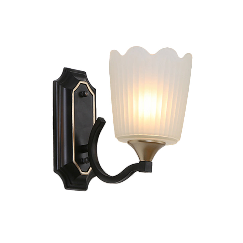 Skørter | 1/2-Light Scalloped Cup Wall Lamp Vintage Black Finish Frosted Glass Wall Mount Lamp