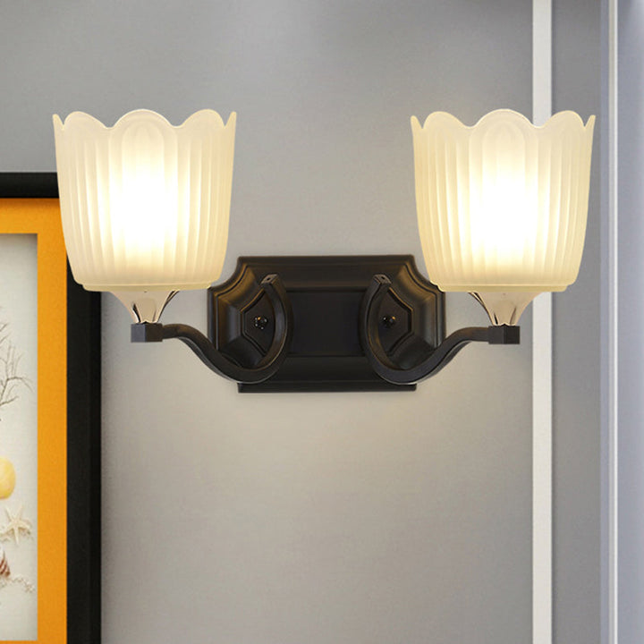 Skørter | 1/2-Light Scalloped Cup Wall Lamp Vintage Black Finish Frosted Glass Wall Mount Lamp