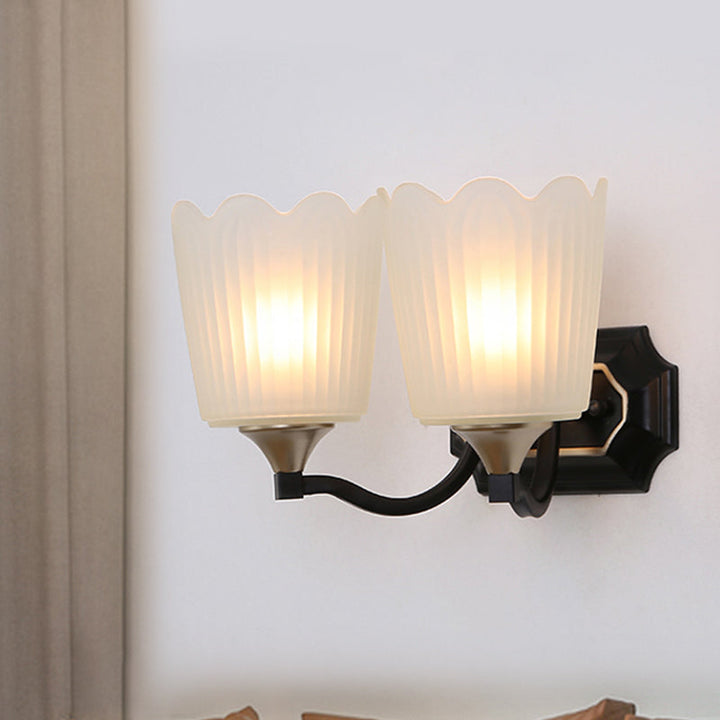 Skørter | 1/2-Light Scalloped Cup Wall Lamp Vintage Black Finish Frosted Glass Wall Mount Lamp