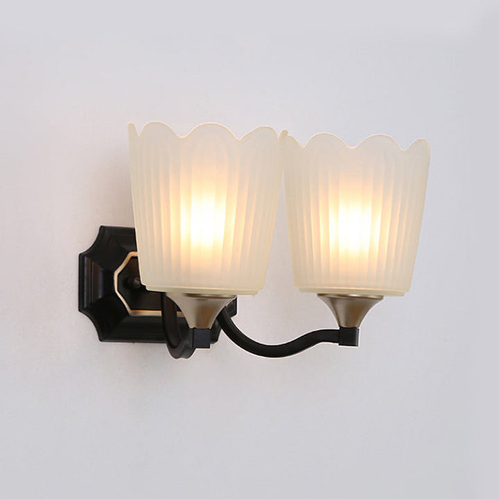 Skørter | 1/2-Light Scalloped Cup Wall Lamp Vintage Black Finish Frosted Glass Wall Mount Lamp