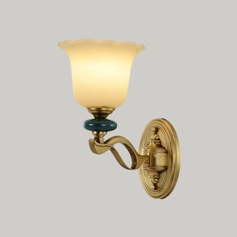 Skørter | Flower Frosted Glass Wall-Mounted Light Traditional 1/2-Light Indoor Wall Lamp in Gold