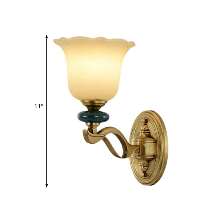 Skørter | Flower Frosted Glass Wall-Mounted Light Traditional 1/2-Light Indoor Wall Lamp in Gold
