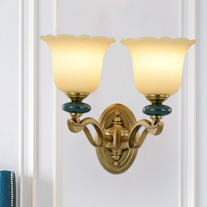 Skørter | Flower Frosted Glass Wall-Mounted Light Traditional 1/2-Light Indoor Wall Lamp in Gold