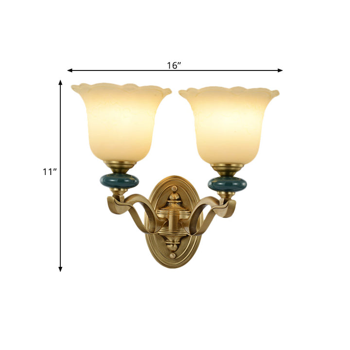 Skørter | Flower Frosted Glass Wall-Mounted Light Traditional 1/2-Light Indoor Wall Lamp in Gold