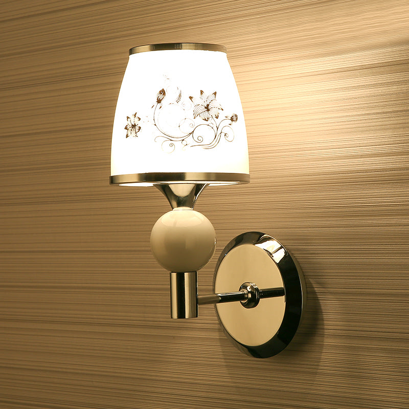 Skørter | Pastoral Tapered Wall Lamp Single Bulb White Patterned Glass Wall Light in Chrome