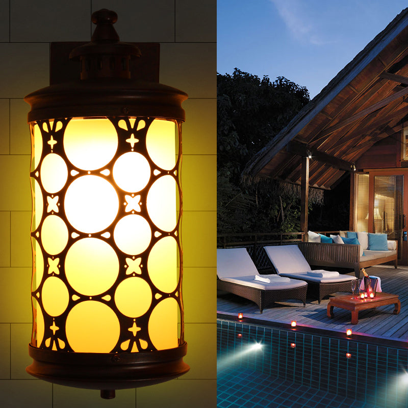 Skørter | Country Cylinder Wall Lamp Single Light Yellow Glass Wall Lamp in Bronze with Circle Design
