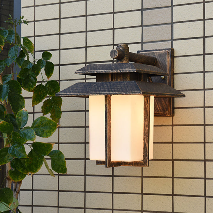 Skørter | White Glass Lantern Wall Light Lodge 1-Light Courtyard Wall Fixture in Bronze/Black