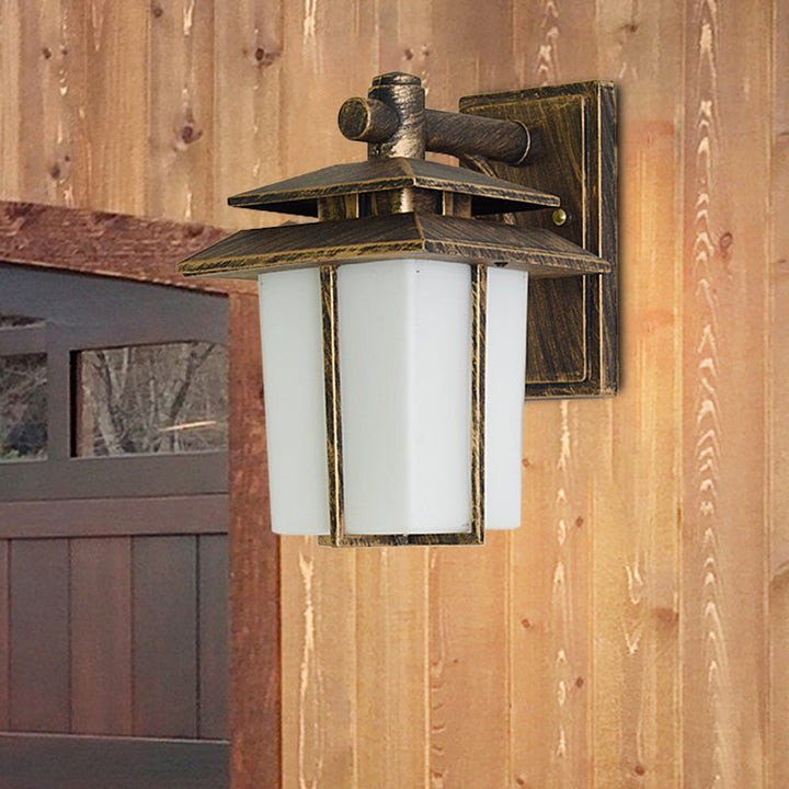 Skørter | White Glass Lantern Wall Light Lodge 1-Light Courtyard Wall Fixture in Bronze/Black