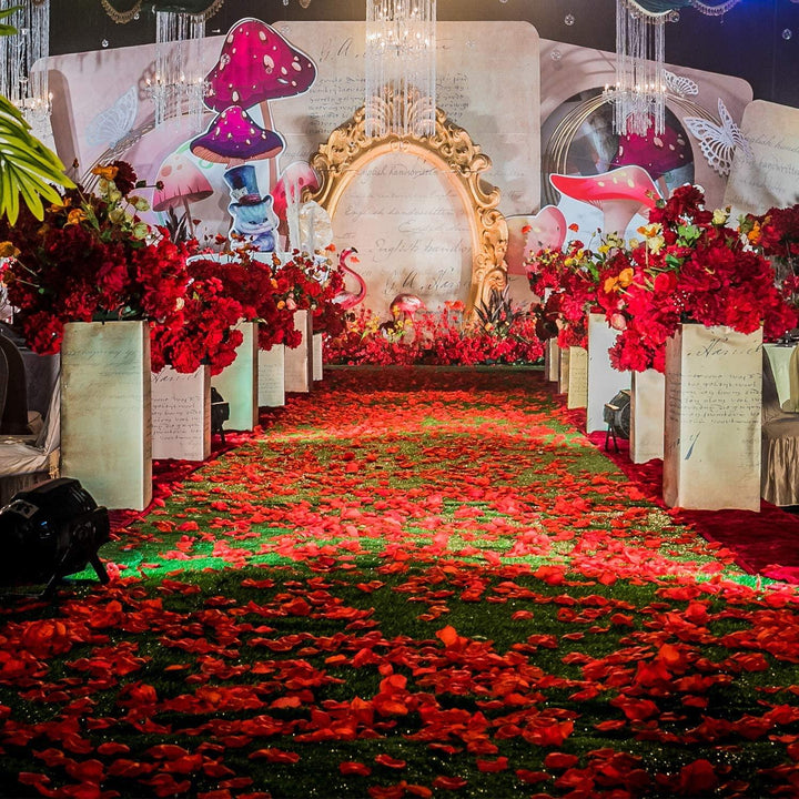Lisslune | Romantic Elegance Silk Rose Petals Collection: 1000 Luxurious Red Petals for Memorable Celebrations