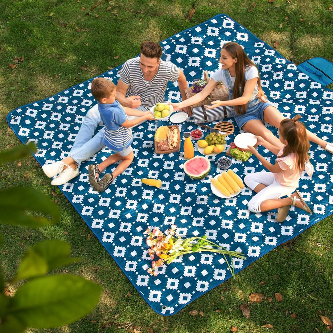 Lisslune | Extra Large Waterproof Picnic Blanket 200 × 200 cm with 3 Layers – MeadowRest