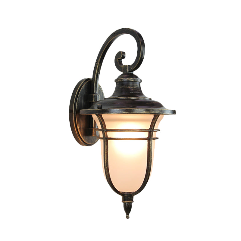 Skørter | Swooping Arm Outdoor Sconce Light Countryside Cream Glass 1-Head Black Wall Lamp