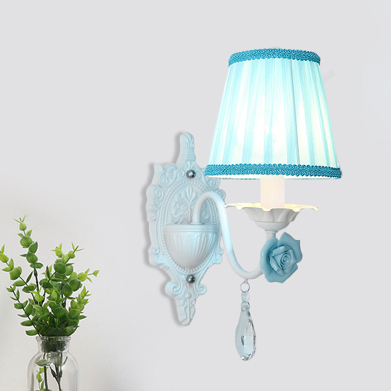 Skørter | 1/2-Head Pleated Fabric Wall Lighting Pastoral Pink/Blue Braided Edge Bed Lamp with Rose Decoration