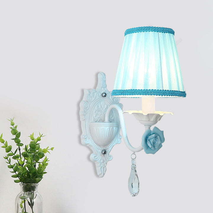 Skørter | 1/2-Head Pleated Fabric Wall Lighting Pastoral Pink/Blue Braided Edge Bed Lamp with Rose Decoration