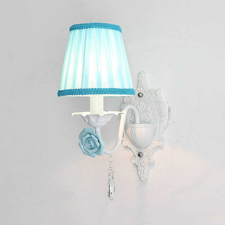 Skørter | 1/2-Head Pleated Fabric Wall Lighting Pastoral Pink/Blue Braided Edge Bed Lamp with Rose Decoration