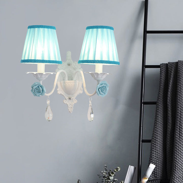 Skørter | 1/2-Head Pleated Fabric Wall Lighting Pastoral Pink/Blue Braided Edge Bed Lamp with Rose Decoration