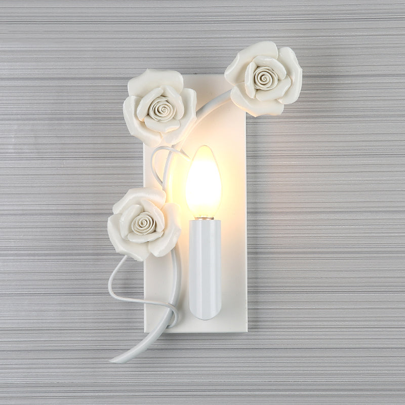 Skørter | White Simple Wall Lamp Korean Garden Iron Candle Holder with Engraved Rose Decoration