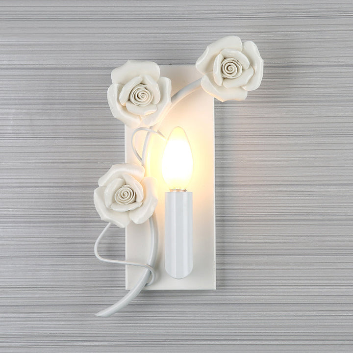 Skørter | White Simple Wall Lamp Korean Garden Iron Candle Holder with Engraved Rose Decoration