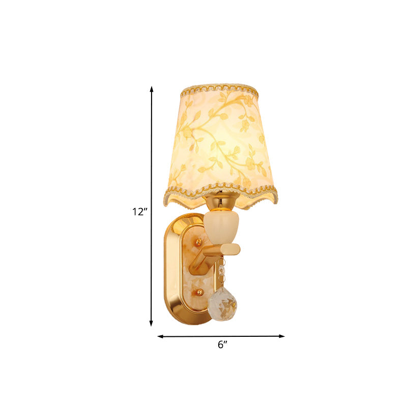 Skørter | 1 Head Bedroom Wall Mount Lamp Traditional Gold Finish Wall Lighting with Curved Shade