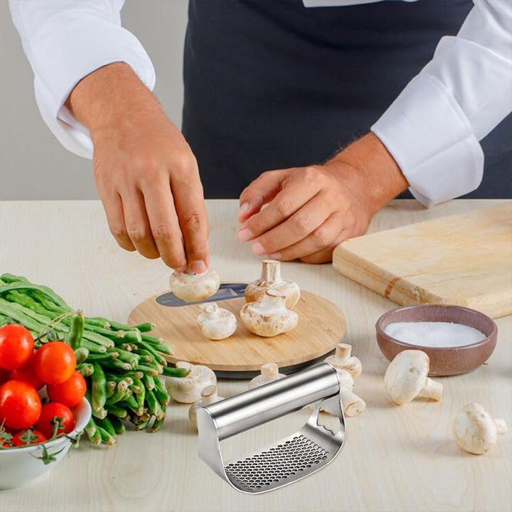 Lisslune | New garlic press made of stainless steel
