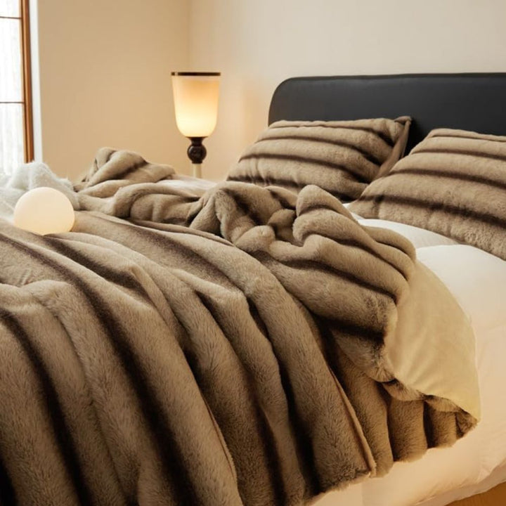 Lisslune | Ruched Synthetic Rabbit Fur Blanket