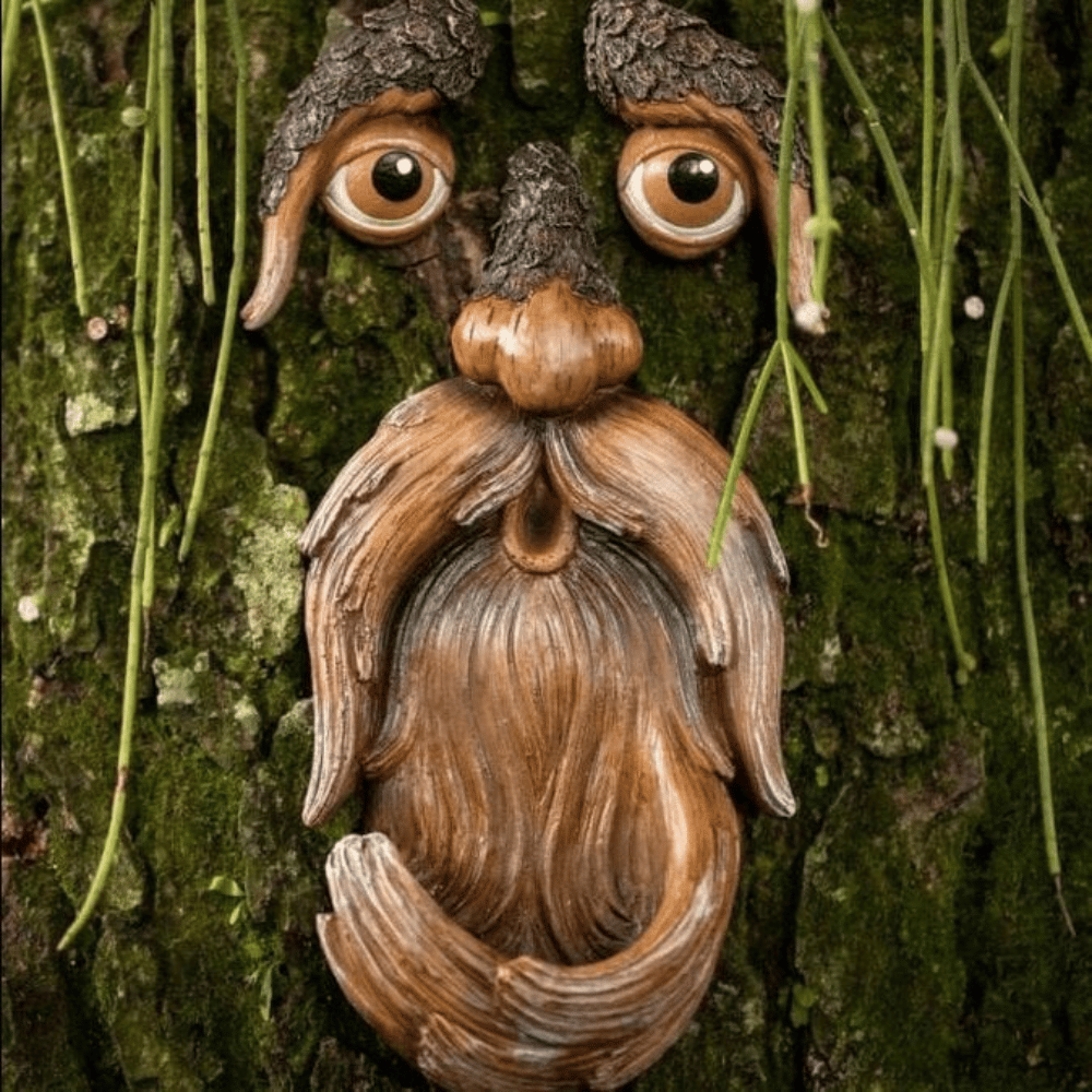 Lisslune | TreeFace - Bird feeding station in the form of a face