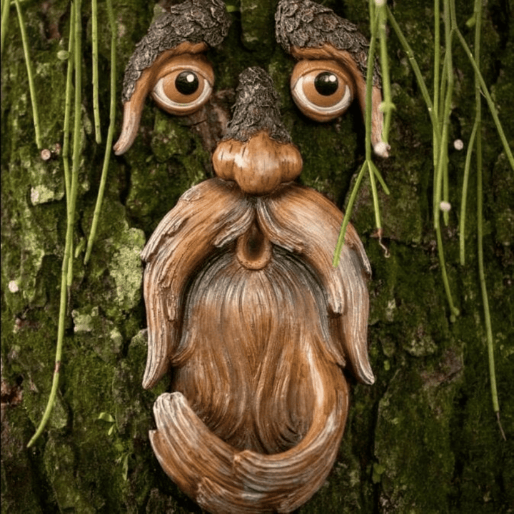 Lisslune | TreeFace - Bird feeding station in the form of a face