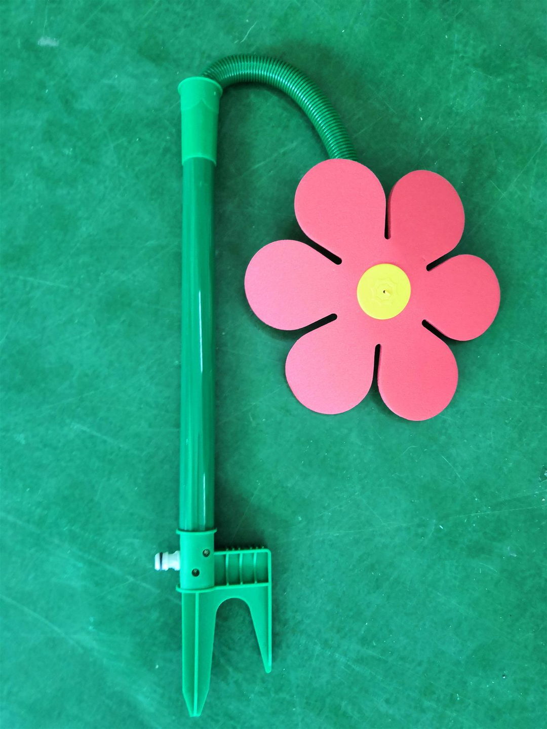 Lisslune | Dancing Daisy Sprinkler – Fun Lawn Sprinkler for Garden and Pets