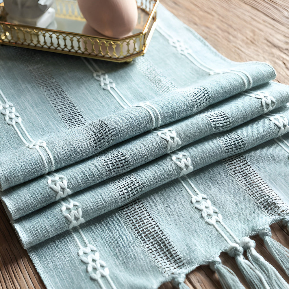 Lisslune | Tassel Whisper Table Runner