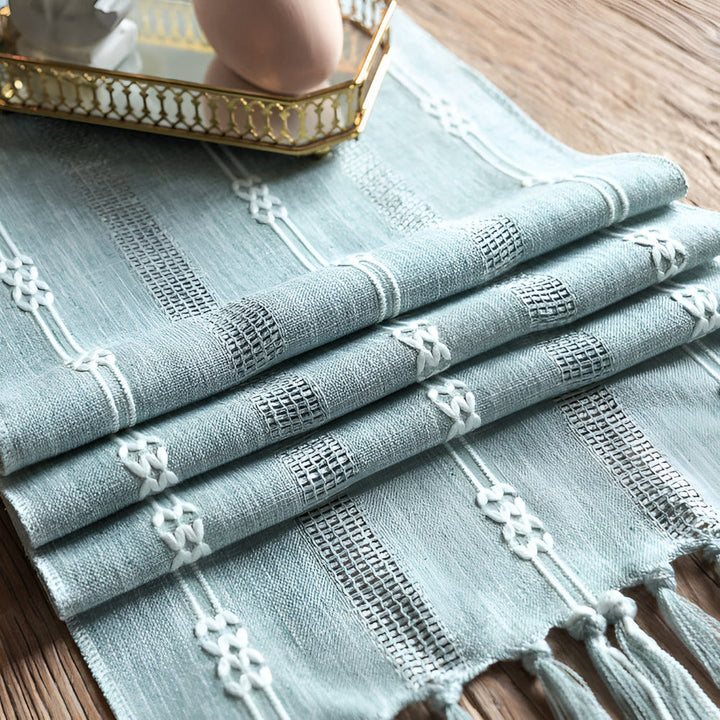 Lisslune | Tassel Whisper Table Runner