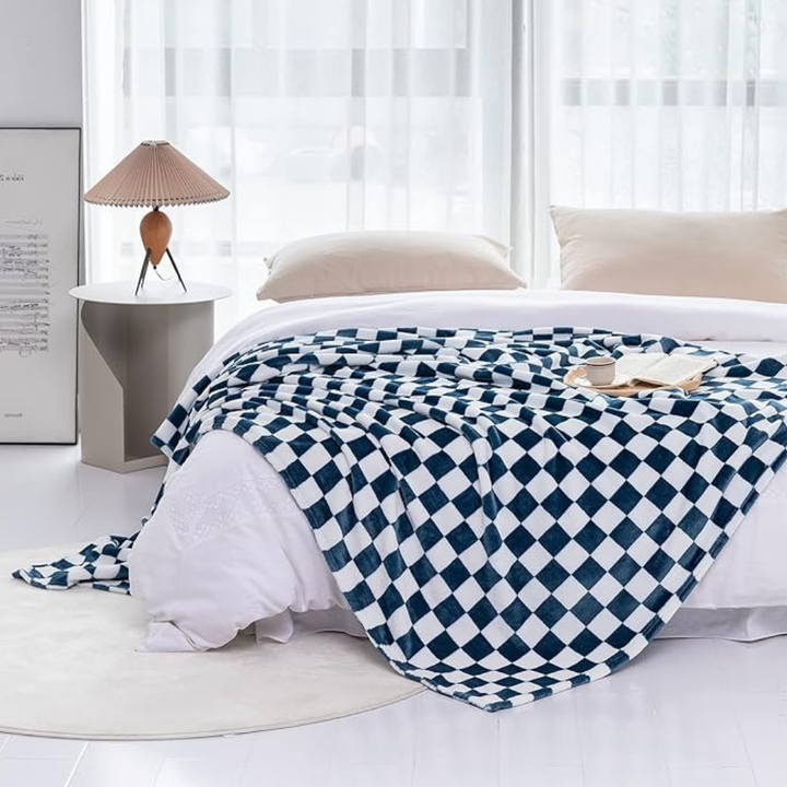 Lisslune | Stylish blanket in checkered pattern for your home
