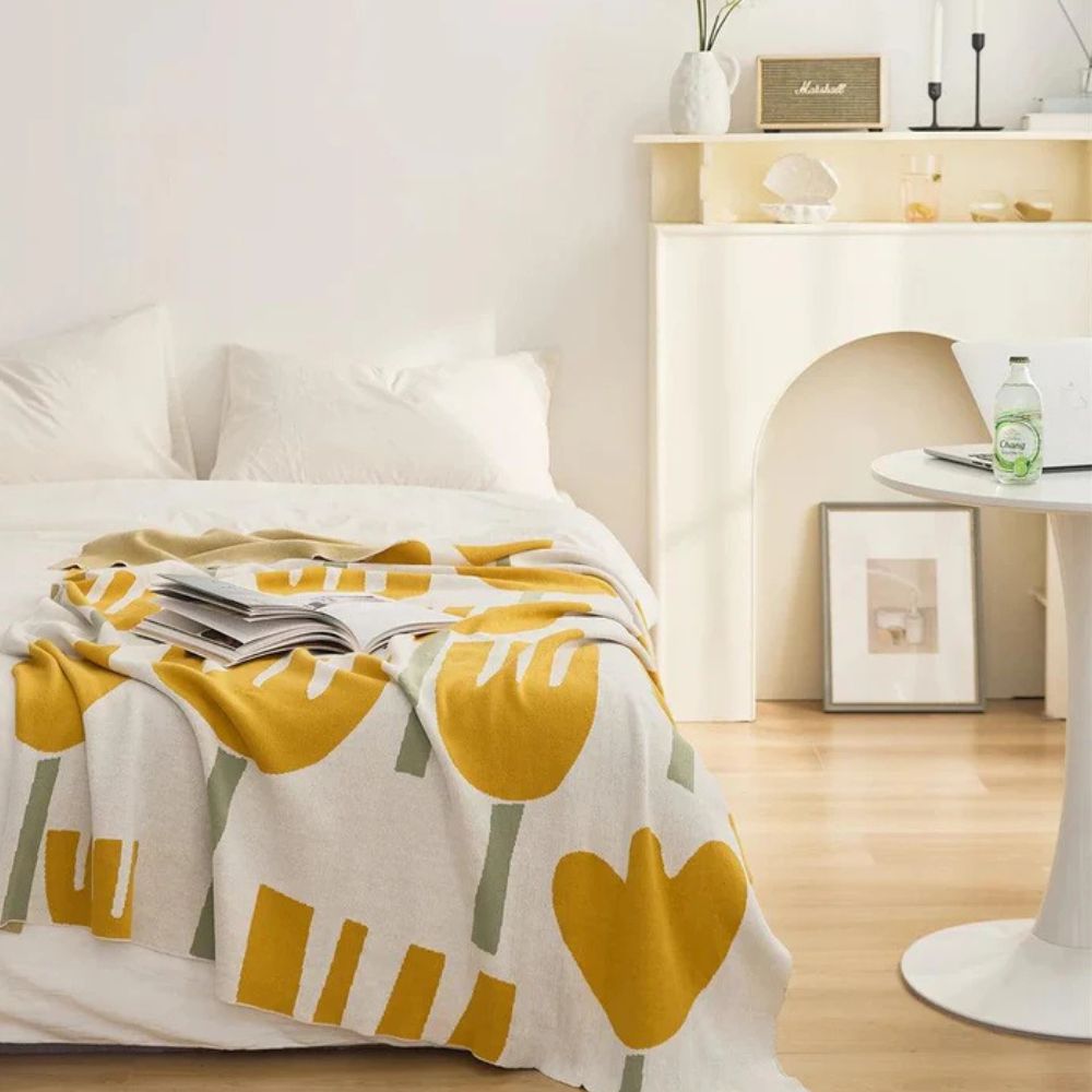 Lisslune | Spring Tulip Floral Knitted Blanket