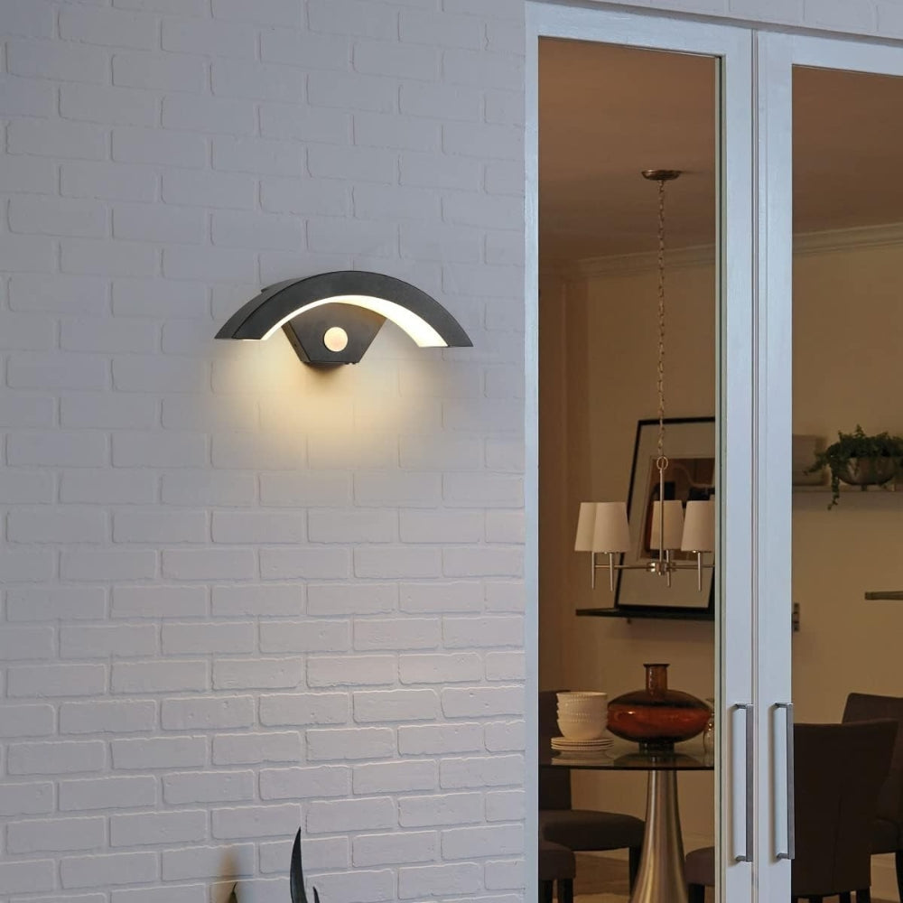 Lisslune | EyeGlow adjustable wall lamp – elegant minimalist design