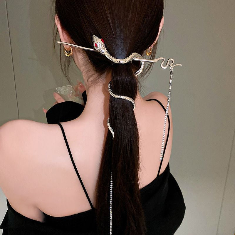 Lisslune | Silver Spiral Snake Tassel Hairpin