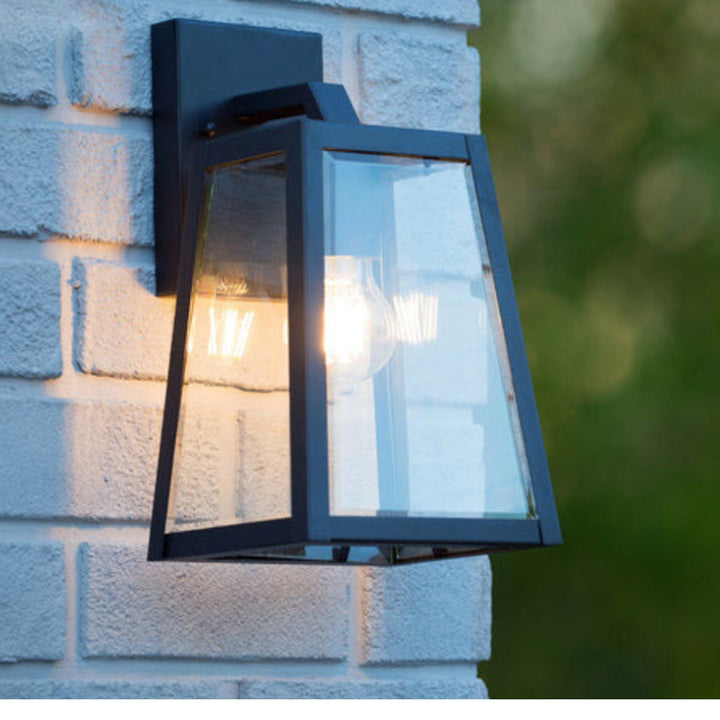 Lisslune | NovaGlow modern outdoor lamp for elegant spaces