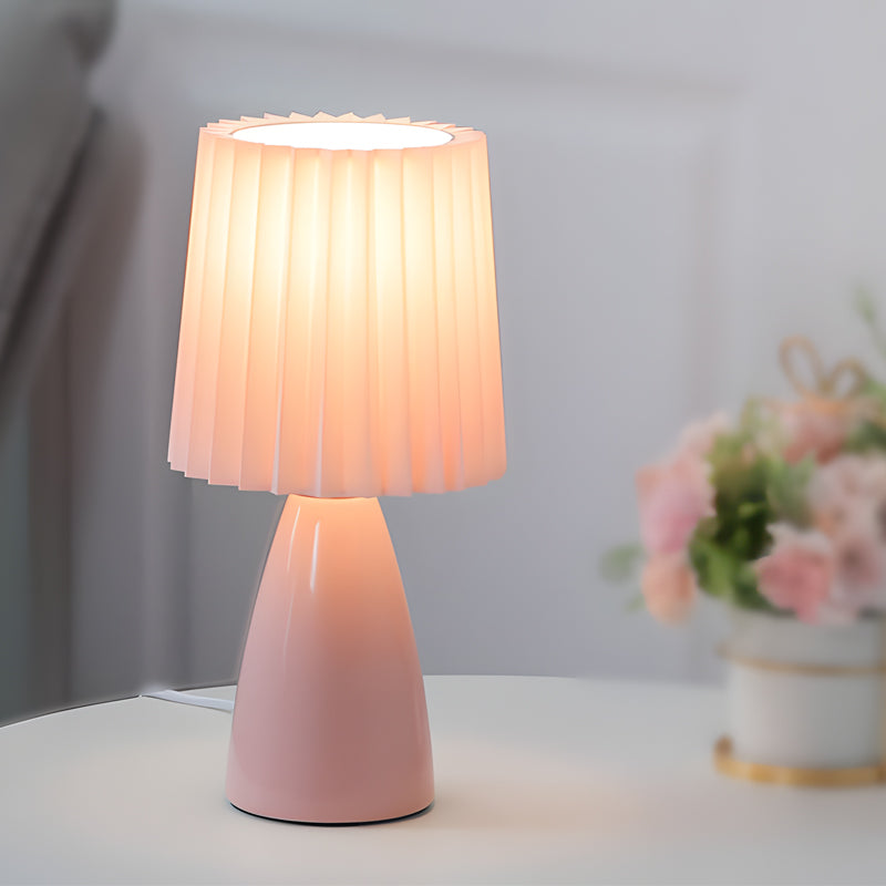 Lisslune | LumiElegance – Modern table lamp with pleated fabric shade