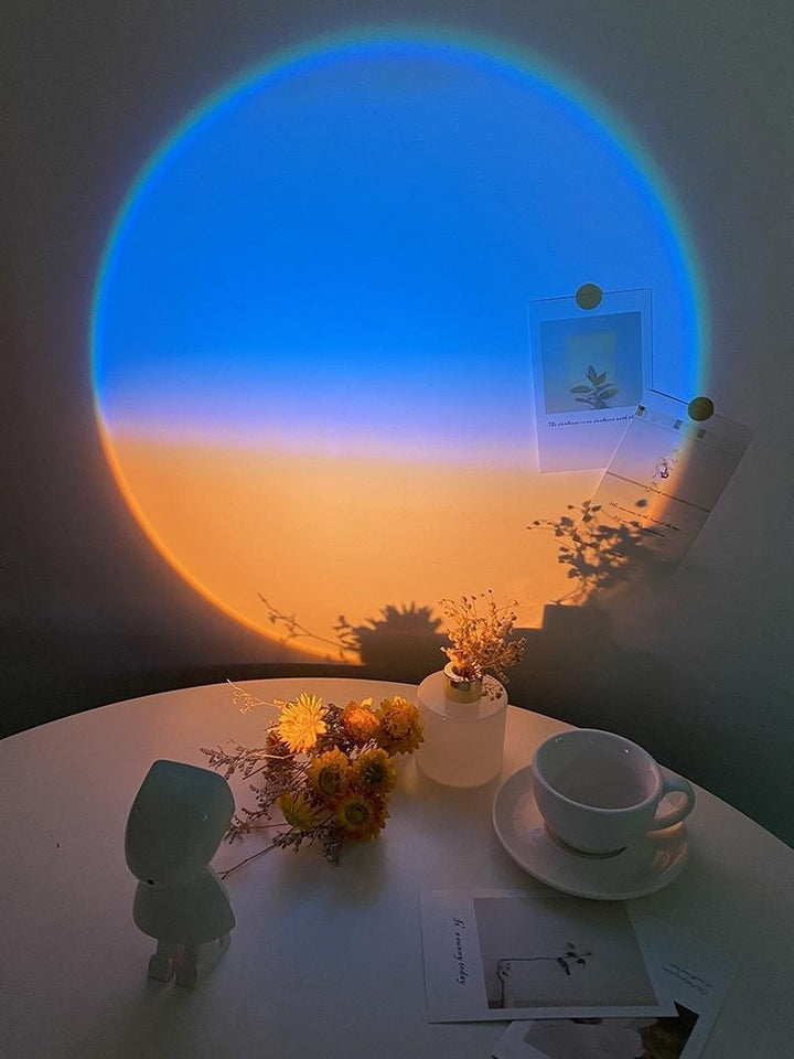 Lisslune | CosmoGlow Astronaut LED Table Lamp – Create a Magical Cosmic Atmosphere