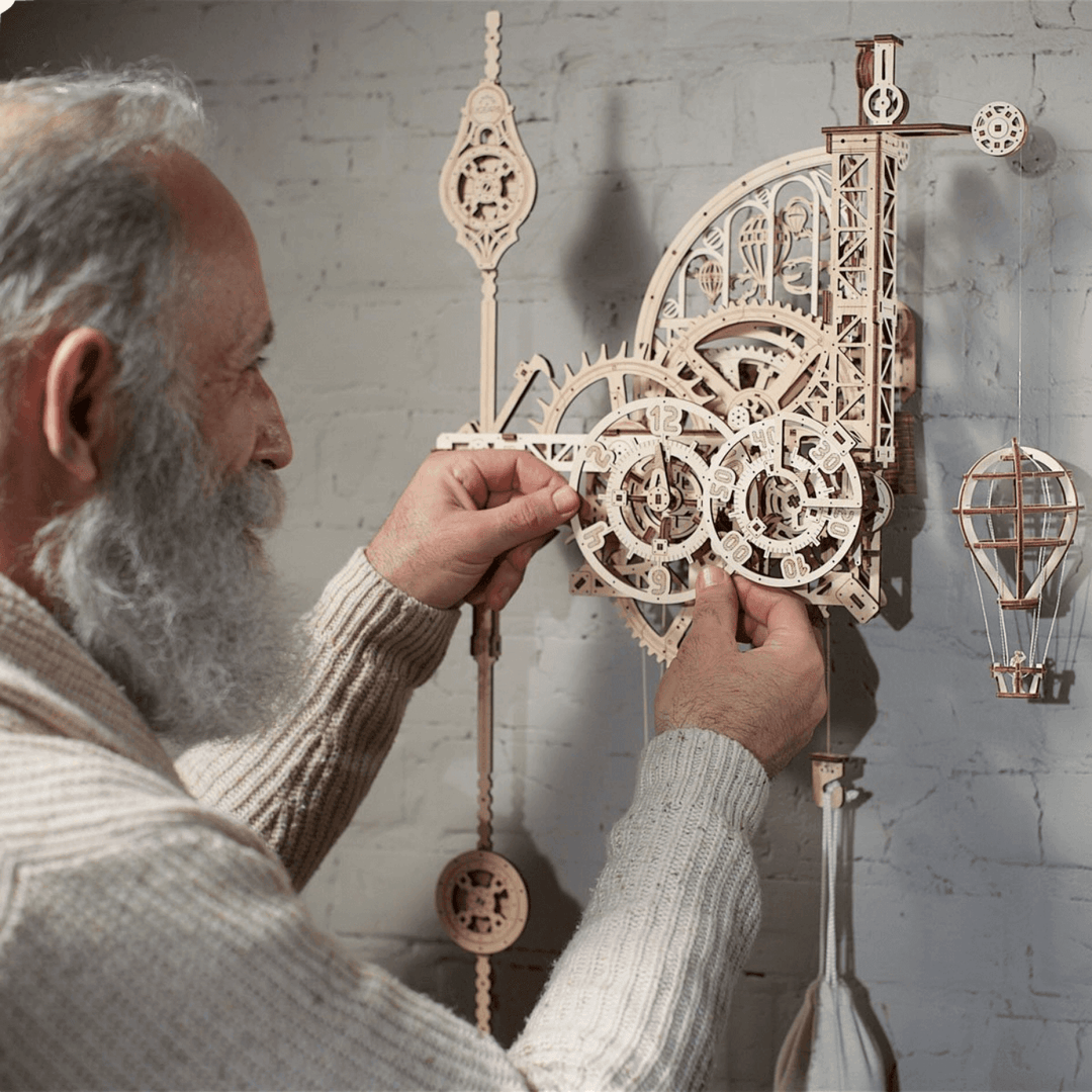 Lisslune | Aero Wall Clock with Pendulum
