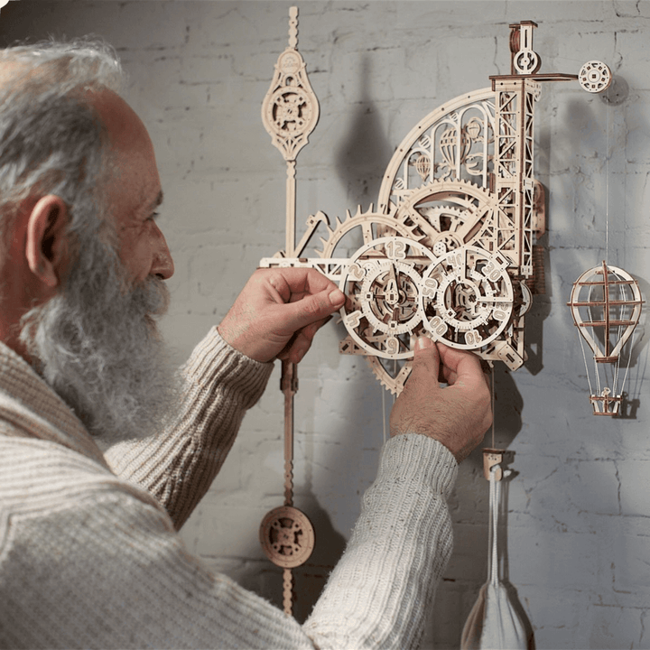Lisslune | Aero Wall Clock with Pendulum
