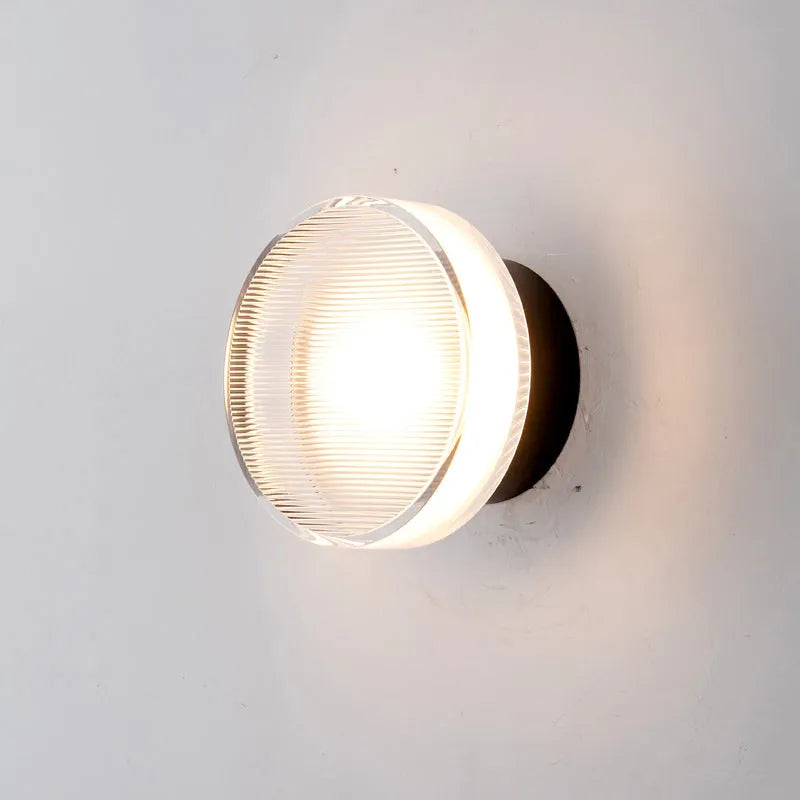 Lisslune | Valyona – Modern Metal Wall Lamp | Black & Gold Cone Design | Warm LED Lighting