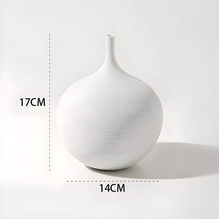 Lisslune | Minimalistic Handcrafted Ceramic Zen Vase