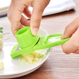 Lisslune | GarliPress – Chop garlic without stress or sticky fingers