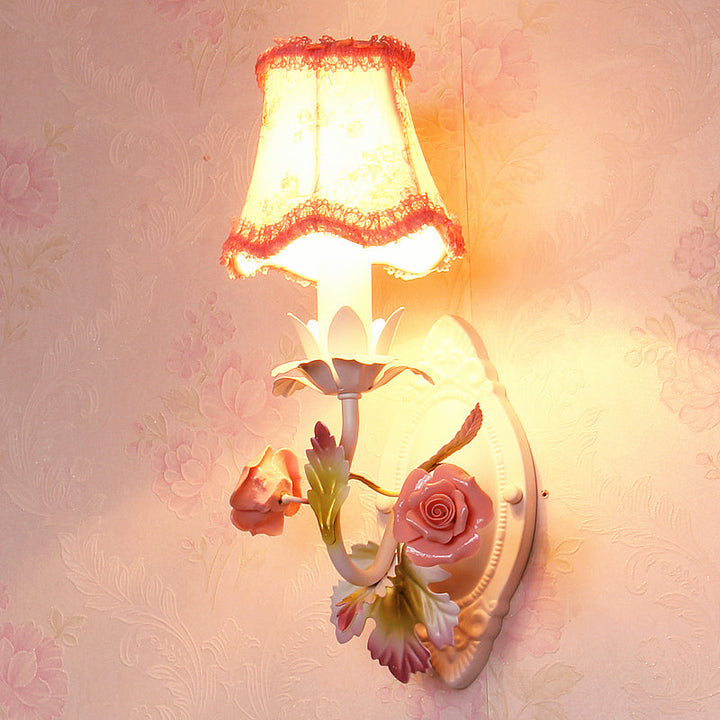Skørter | White 1/2-Head Wall Lamp Romantic Pastoral Fabric Bell Wall Lighting with Rose Decor