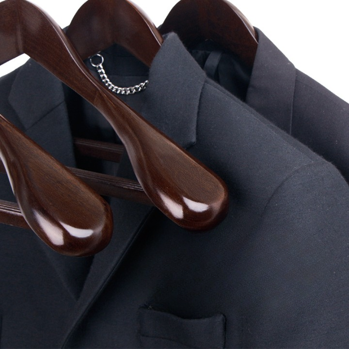Lisslune | Oaklee Élite – Luxury Wood Hangers with Sophisticated Design